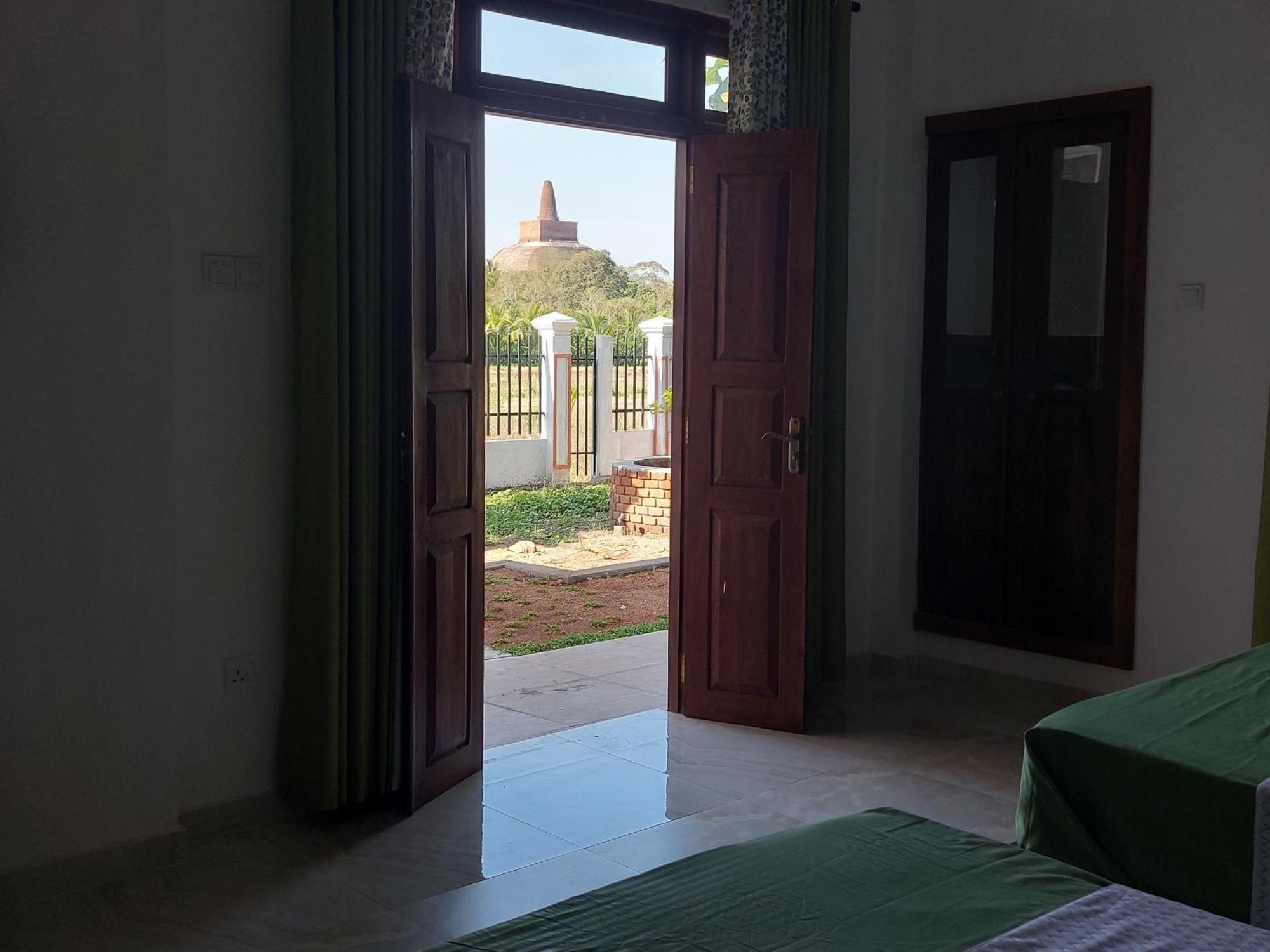 Green Shield Resort Anuradhapura Szoba fotó
